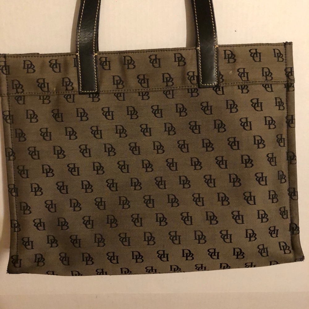 Dooney Bourke grey tote bag.